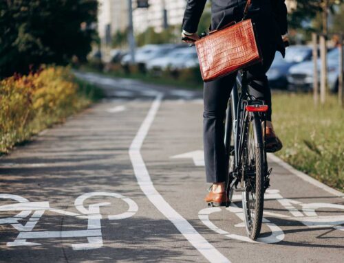 Steuerliche Fragen bei Überlassung von Fahrrädern und E-Bikes mit Zubehör an Arbeitnehmer